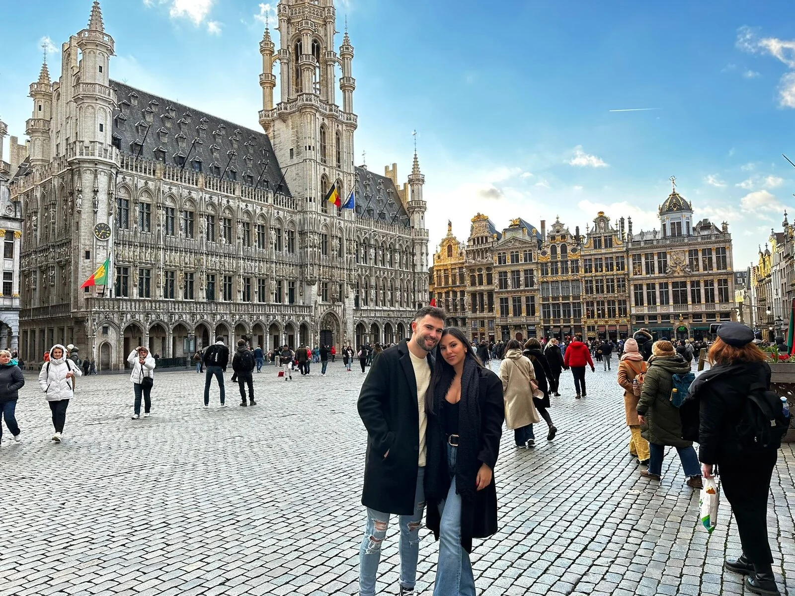 Catalina y David en la Grand Place de Bruselas