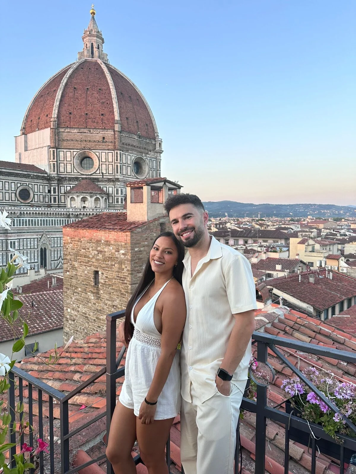Catalina y David con la cúpula del Duomo de Florencia detrás